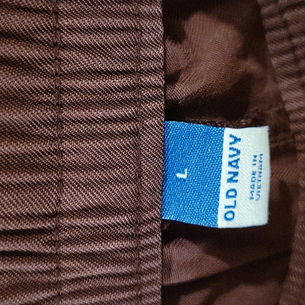 Women's new pants by Old Navy in burgandy, siza large,never worn. - Picture 2 of 6